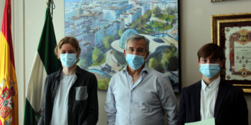 Los esteponeros Rafa Montero y Keanu Matt Merten, campeones del mundo junior de kitesurf