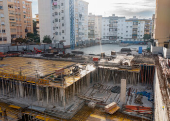 Las obras del segundo aparcamiento público en el centro de Estepona, al 90% de ejecución