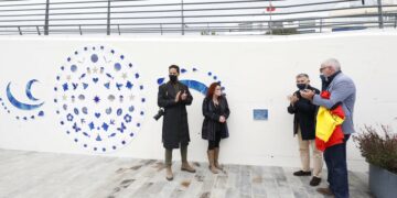 San Pedro Alcántara estrena un mural cerámico con motivos marinos y materiales reciclados
