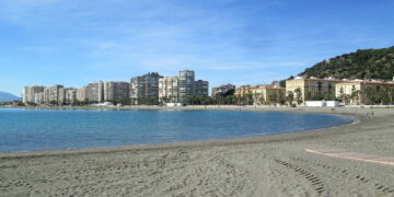 Rescatan un cuerpo sin vida en la orilla de la playa de la Malagueta