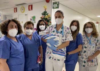 El pequeño Adam es el primer bebé nacido en Málaga en 2022