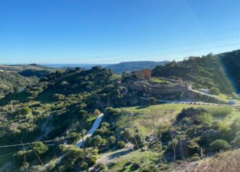 Un hombre y una mujer resultan heridos tras un grave accidente de tráfico en Casares