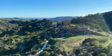 Un hombre y una mujer resultan heridos tras un grave accidente de tráfico en Casares