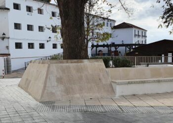 Concluyen los trabajos de mejora en la Plaza del Llano de Casares