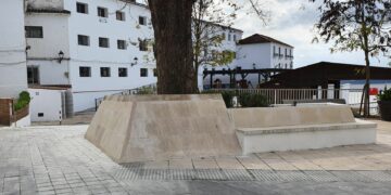 Concluyen los trabajos de mejora en la Plaza del Llano de Casares