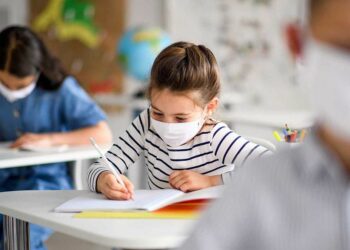 Gobierno y comunidades apuestan por no retrasar la vuelta al cole tras la Navidad