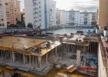 Aún hay posibilidades para reservar una plaza en el parking público  de Estepona