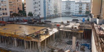 Aún hay posibilidades para reservar una plaza en el parking público  de Estepona