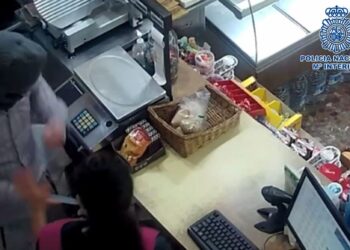 Detienen a un hombre en Estepona por asaltar el mismo comercio dos veces en apenas 48 horas