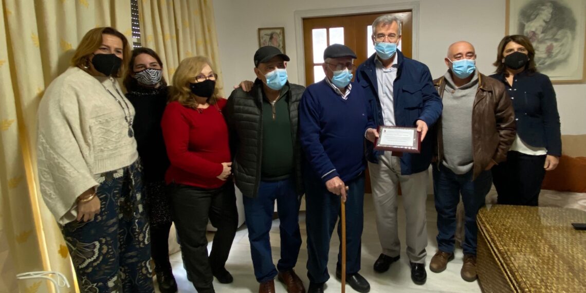 Estepona homenajea a uno de sus vecinos más longevos, Diego Relinque con 95 años