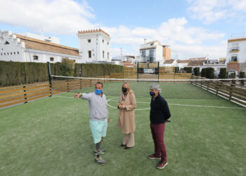 Instalan una pista multideporte y de voley-playa junto al Ingenio de Marbella