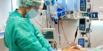 Las UCIS de Málaga se sitúan ya al 17% de ocupación