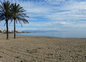 Encuentran el cadáver de un hombre en una playa de Benalmádena