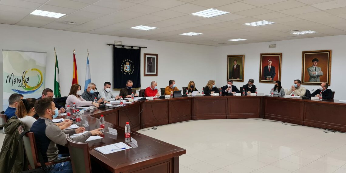 El pleno de Manilva ratifica las mejoras en limpieza y el nuevo instituto