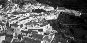 Un libro recopila las historias casareñas escritas por Benito Trujillano Mena