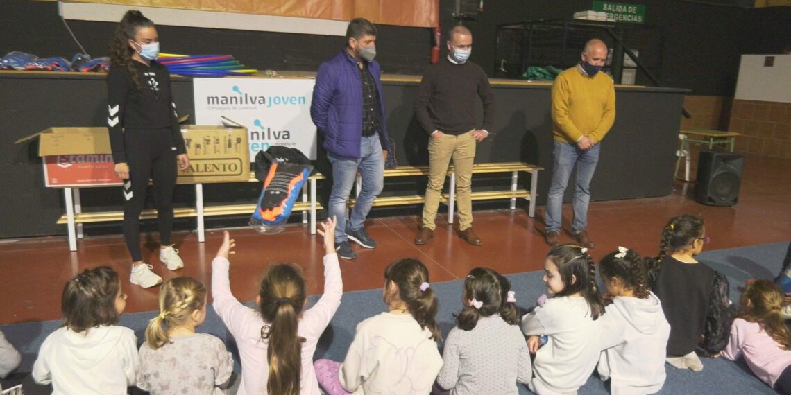 Las Escuelas Deportivas Municipales de Manilva reciben los nuevos uniformes