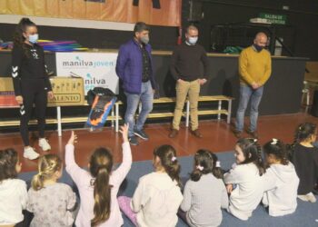 Las Escuelas Deportivas Municipales de Manilva reciben los nuevos uniformes