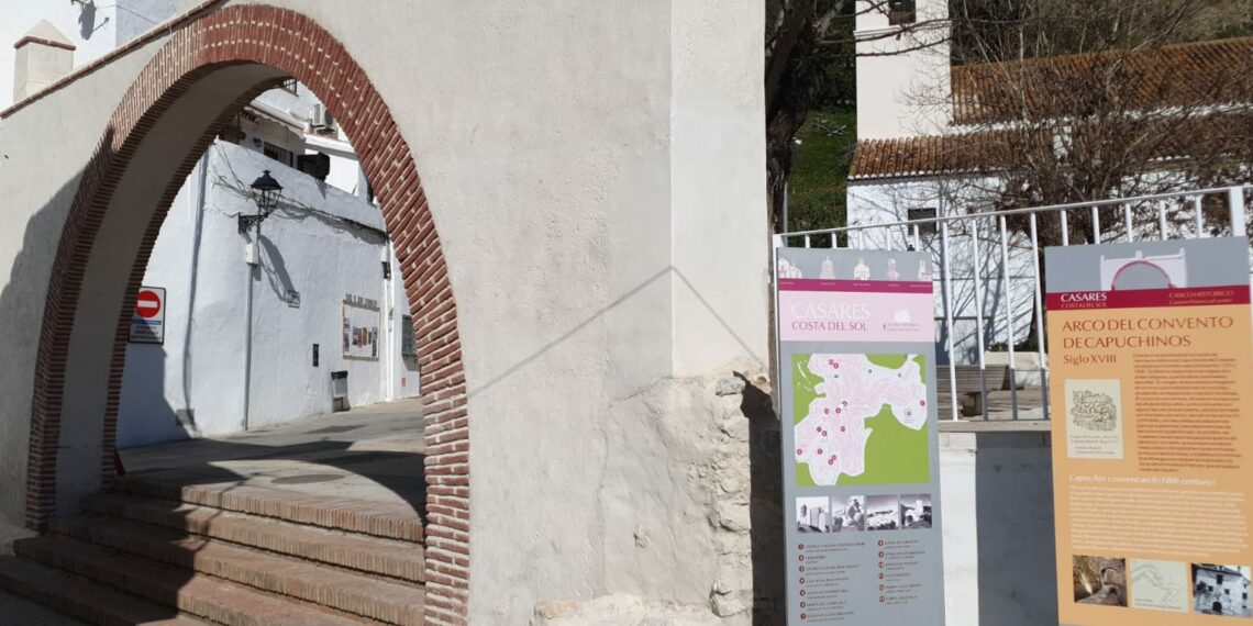 Finalizada la restauración del Arco del Llano de la Fuente y las Coperas con paneles informativos