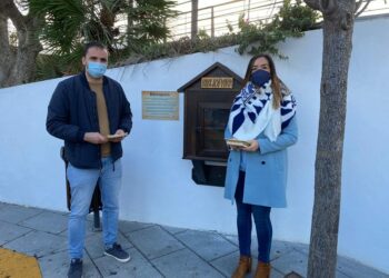 Bibliopark en Manilva: intercambio de libros a través de una caseta de madera