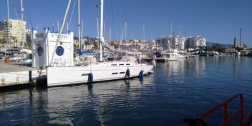 Rescatados los tres tripulantes de un velero tras averiarse el motor en Estepona