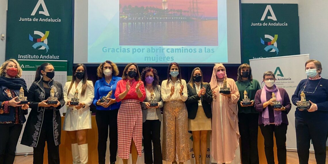 El Instituto Andaluz de la Mujer premia a una bombera por el incendio de Sierra Bermeja