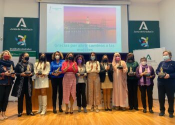 El Instituto Andaluz de la Mujer premia a una bombera por el incendio de Sierra Bermeja