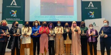 El Instituto Andaluz de la Mujer premia a una bombera por el incendio de Sierra Bermeja