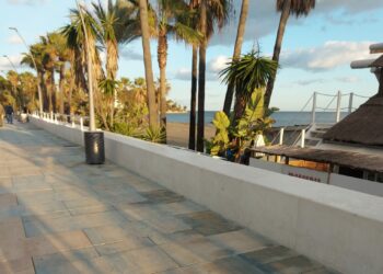 IU Estepona llama a García Urbano «cateto de aldea» por «destrozar el Paseo Marítimo»