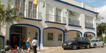Acusan al Ayuntamiento de Estepona de tener casi el 90% de la plantilla en fraude de ley