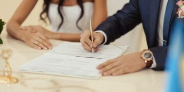 Sin poder casarse en Estepona por culpa del colapso en el Registro Civil