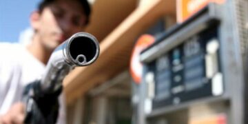 Continúa «desbocada» la escalada de precios del gasoil y la gasolina