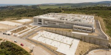 El Hospital de Estepona cumple un año con las urgencias y los quirófanos aún cerrados