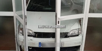 Un hombre empotra su coche contra un cuartel de la Guardia Civil en Mijas