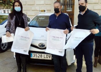 Más de 2.000 taxis visibilizarán en Málaga y Marbella el teléfono de atención a las mujeres