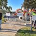 Continúan las labores de remodelación de la zona de juegos del Parque del Duque de Manilva