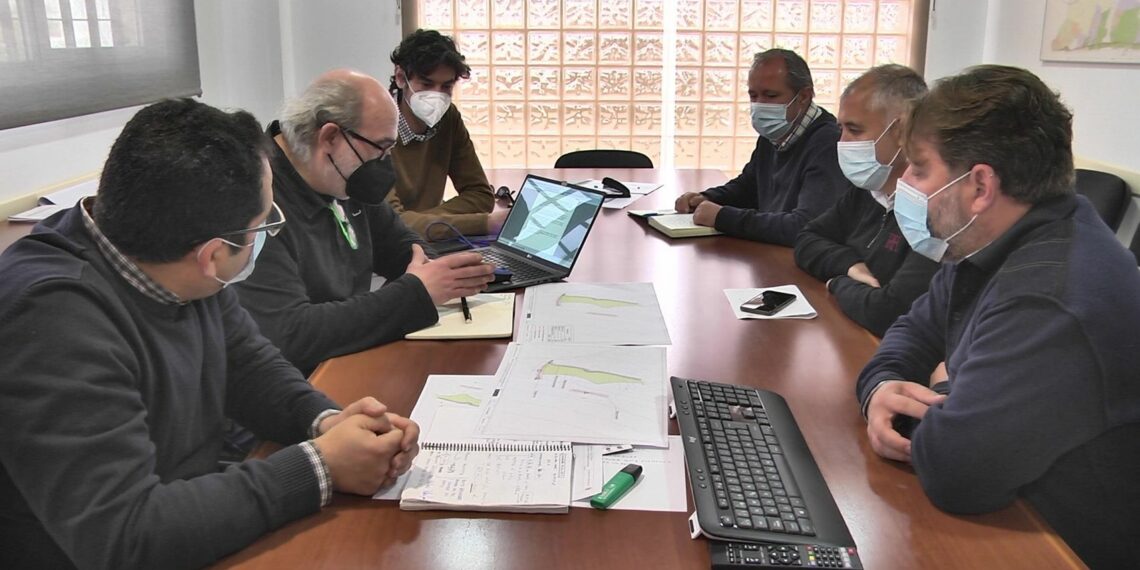 Se continúa avanzando en el proyecto de regeneración de la playa de El Castillo