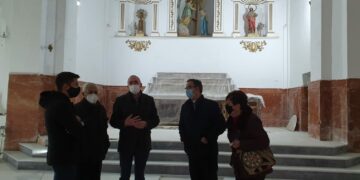 La renovación de la solería de la Iglesia de la Encarnación de Casares llega a su fase final