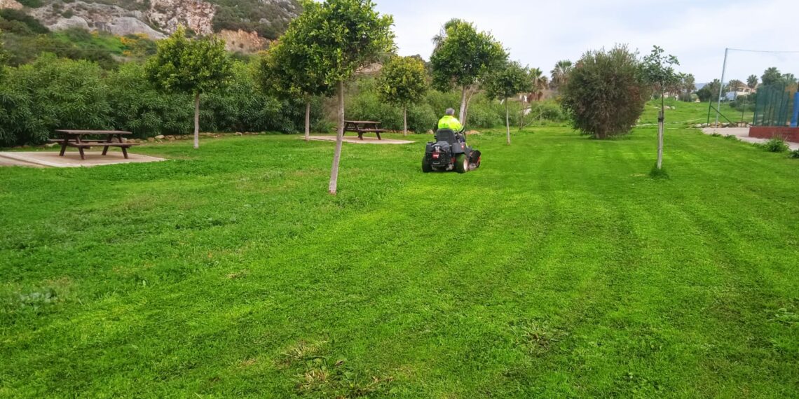 Mejoras en las zonas verdes de Casares Costa