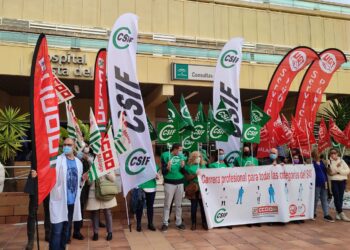 Los sindicatos se concentran en el Costa del Sol para reclamar complementos de profesionales sanitarios