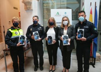 La Junta y el Ayuntamiento de Marbella firman un convenio para reforzar la inspección en VTC y taxis