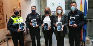 La Junta y el Ayuntamiento de Marbella firman un convenio para reforzar la inspección en VTC y taxis