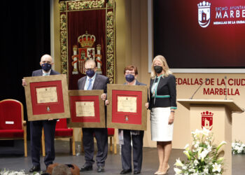 Bancosol, Hijas de María Auxiliadora y al doctor Antonio Díaz Aroca, Medallas de la Ciudad de Marbella
