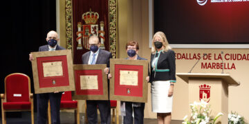 Bancosol, Hijas de María Auxiliadora y al doctor Antonio Díaz Aroca, Medallas de la Ciudad de Marbella