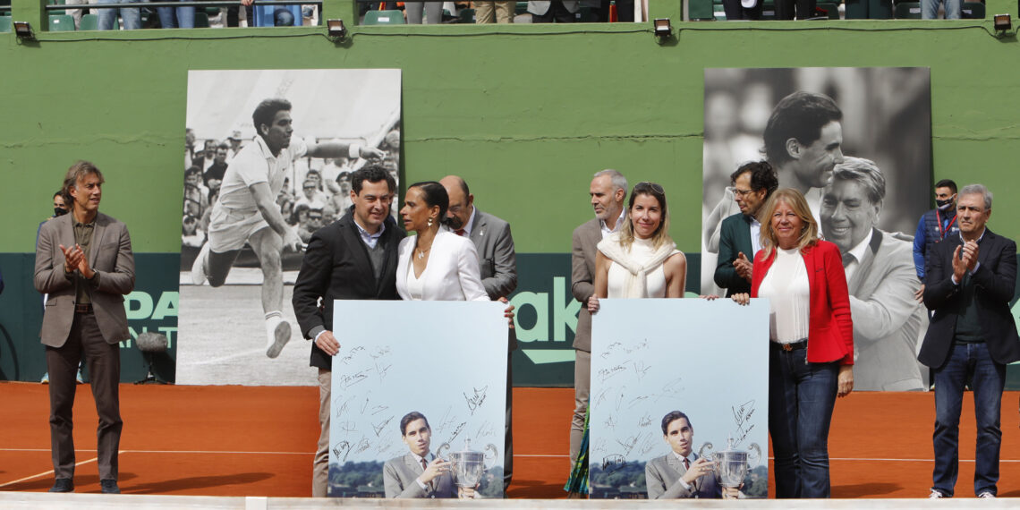 Marbella y el tenis rinde un bello homenaje a Manolo Santana