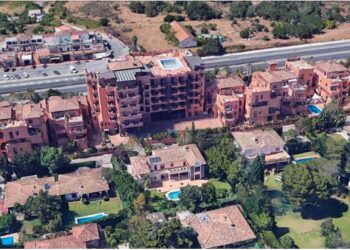 Sale a subasta un hotel en Estepona valorado en más de 14 millones de euros