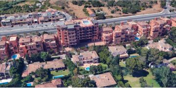 Sale a subasta un hotel en Estepona valorado en más de 14 millones de euros