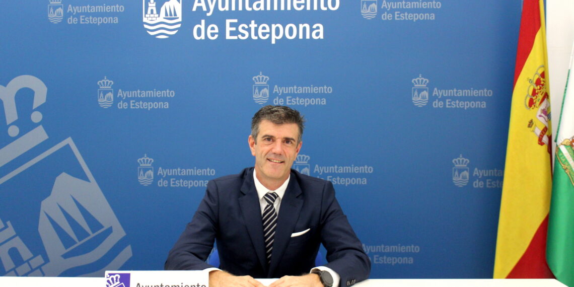 El Ayuntamiento de Estepona vuelve a obtener superávit pero sigue recordando la deuda heredada