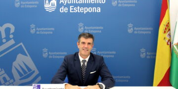 El Ayuntamiento de Estepona vuelve a obtener superávit pero sigue recordando la deuda heredada