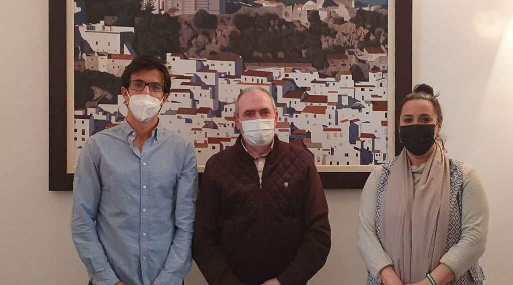 Acosol entrega al Ayuntamiento de Casares 26 tarjetas de servicios domiciliarios para los hogares más vulnerables