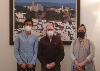 Acosol entrega al Ayuntamiento de Casares 26 tarjetas de servicios domiciliarios para los hogares más vulnerables